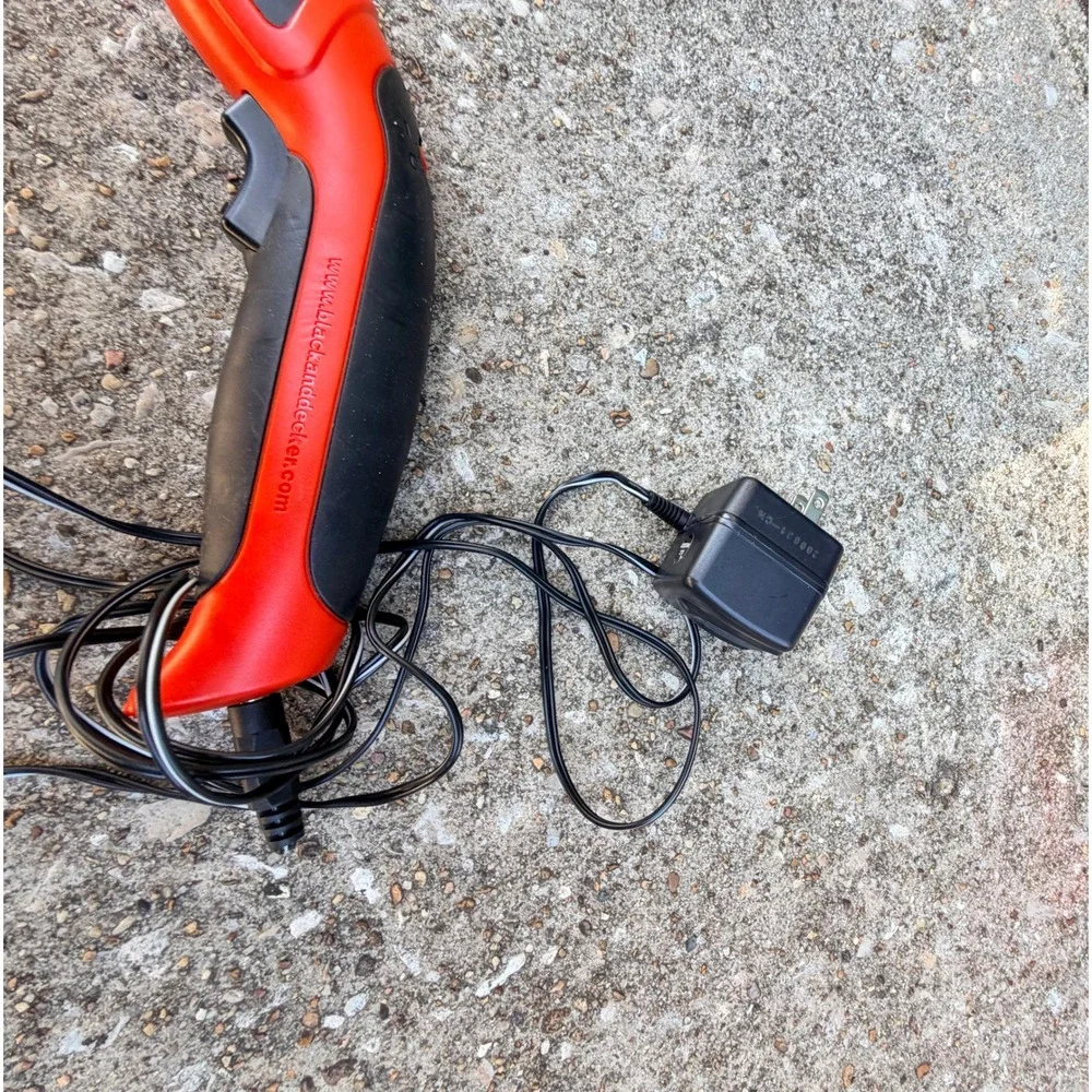 Black & Decker SZ360 3.6V Powered Scissors Cordless Electric Shears with Charger